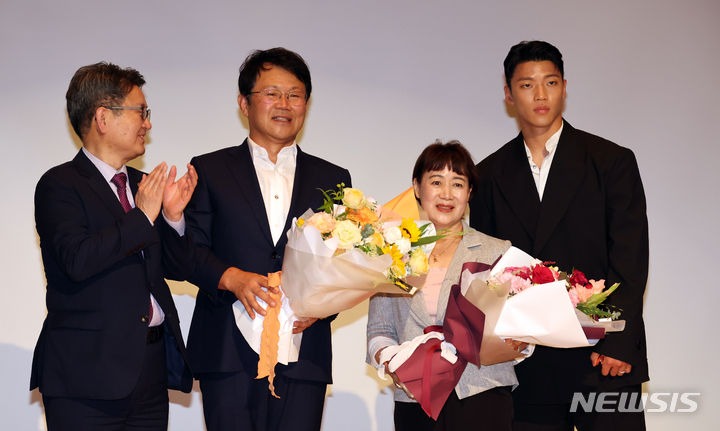 황희찬 연봉부터 통계, 부상, 결혼, 논란, 누나, 부모님 이혼까지 알아보기